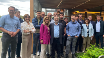 Jongeren timmeren aan warme ouderenzorg in het Maashuisje Maaseik